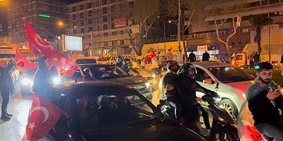 Bursa'da CHP'liler kutlamalara başladı